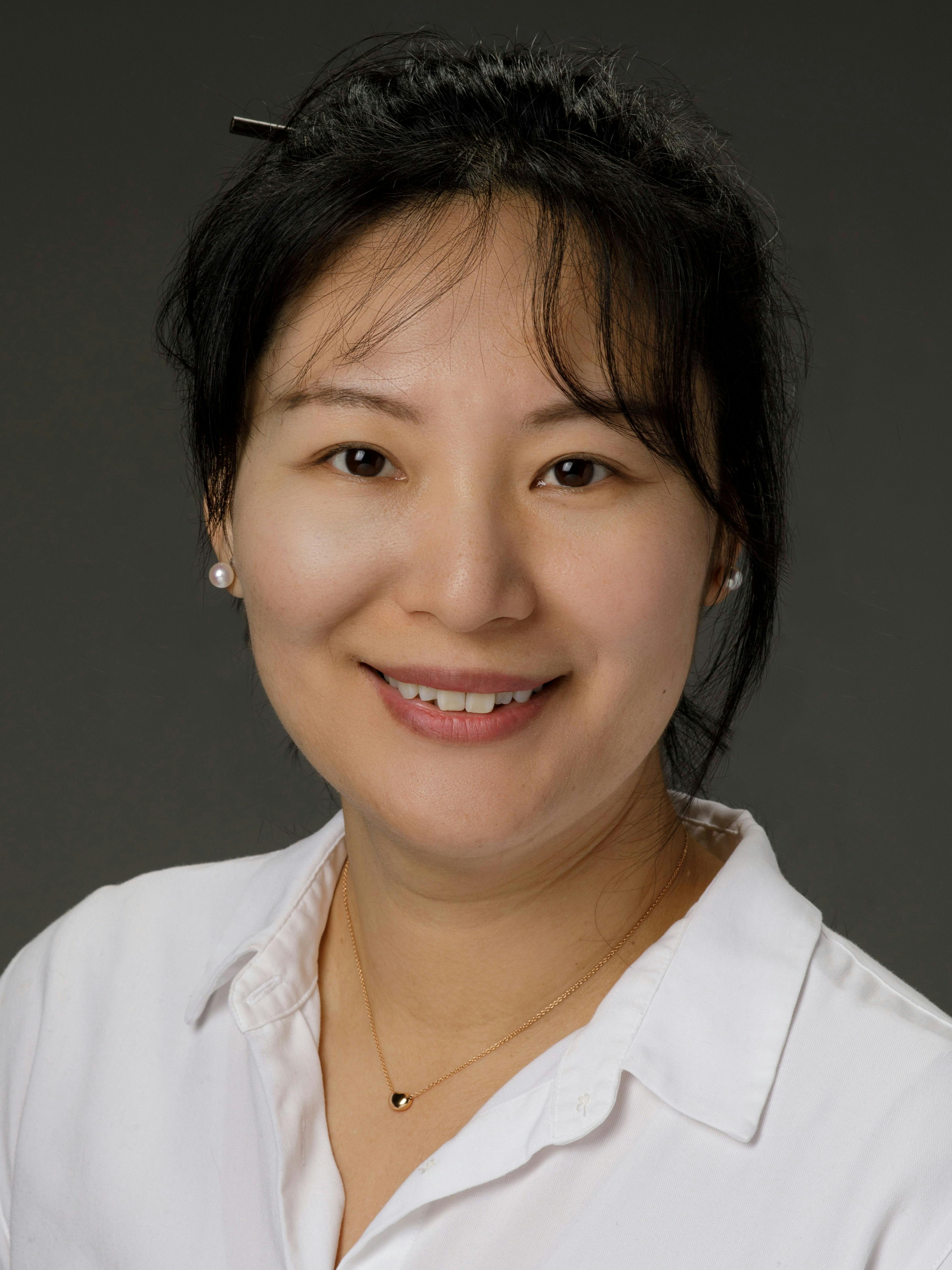 Ailing Zhang headshot