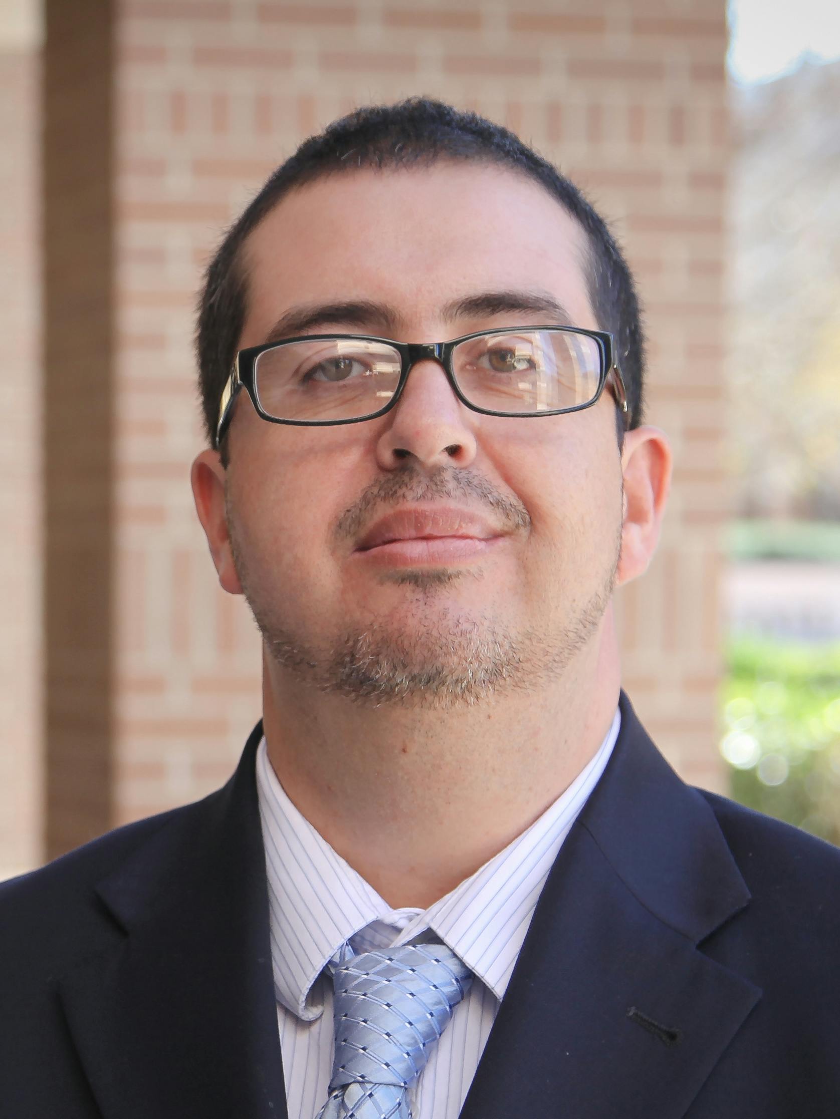 Oscar Jiménez-Castellanos headshot